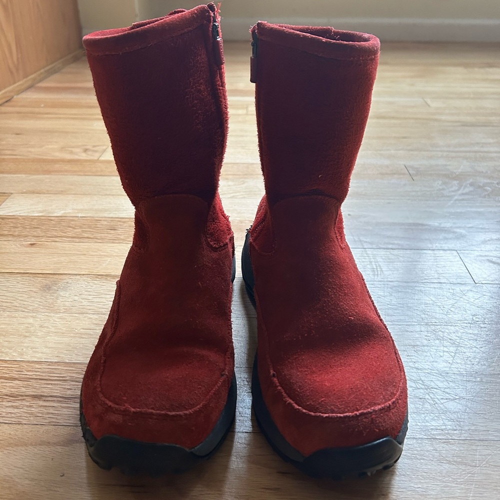 LLBean Women’s Red Suede Boot